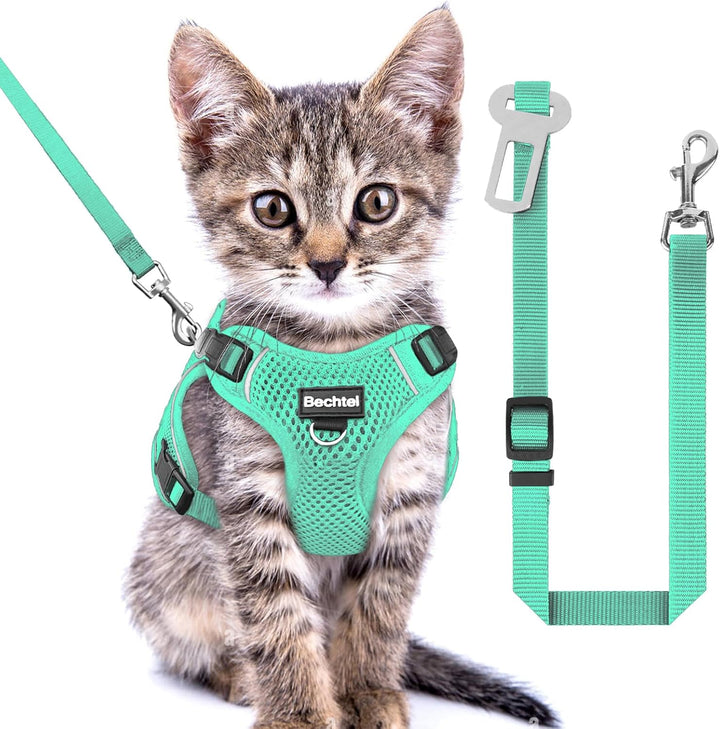 Cat Harness, Cat Harness and Leash for Walking, Adjusted in Four Directions and Breathable Cat Harness for anti Escape That Can Be Fitted and Positioned, Reflective Strips Harness, Black, S