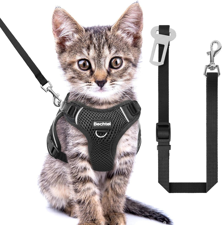 Cat Harness, Cat Harness and Leash for Walking, Adjusted in Four Directions and Breathable Cat Harness for anti Escape That Can Be Fitted and Positioned, Reflective Strips Harness, Black, S