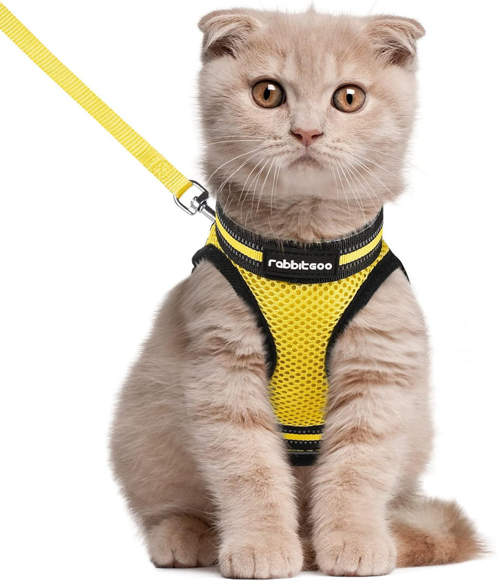 Cat Harness and Leash Set for Walking Escape Proof, Adjustable Soft Kittens Vest with Reflective Strip for Cats, Comfortable Outdoor Vest, Light Purple, S