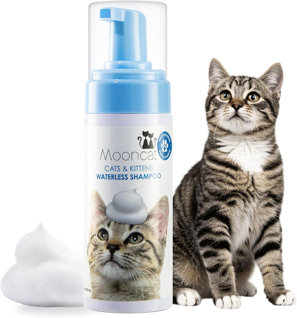 Waterless Cat Shampoo, 100% Licking Safe & Vet Approved No Rinse Dry Bath Foam - Gentle Deodorizer for Short Haired Cats, Seniors & Kittens - Soothes Sensitive Skin, Reduces Dander & Odor